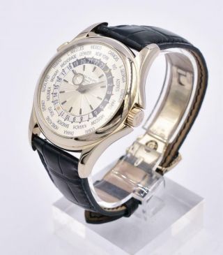 Men ' s Minty Patek Philippe World Time White Gold Wristwatch Ref 5130G 3