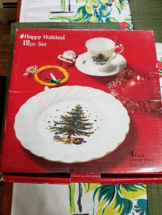 Nikko Happy Holidays Christmas Tree Dinnerware 12pc Plates Cups Saucers Box Set