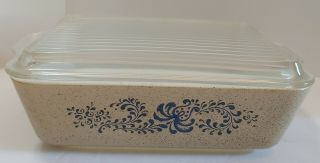 Vintage Pyrex Homestead Casserole / Baking Dish With Lid Light Beige With Blue