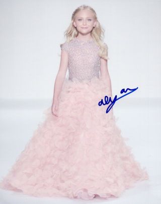 Alyvia Alyn Lind Signed Autographed 8x10 Photo