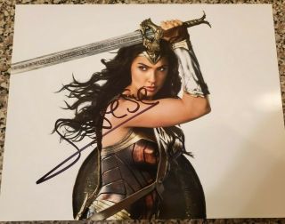 Sexy Wonder Woman Gal Gadot Signed Autographed 8x10 Photograph Soo Hot