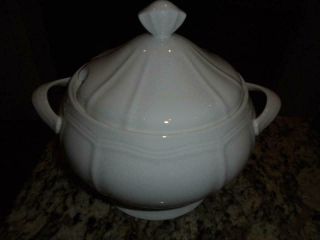 Mikasa Ultima,  Antique White Soup Tureen With Lid Condtn Low Fast Shipng