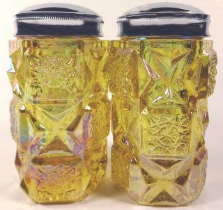 1970s Westmoreland Honey Amber Carnival Glass Old Quilt Pattern 3.  5 " T Shaker Set