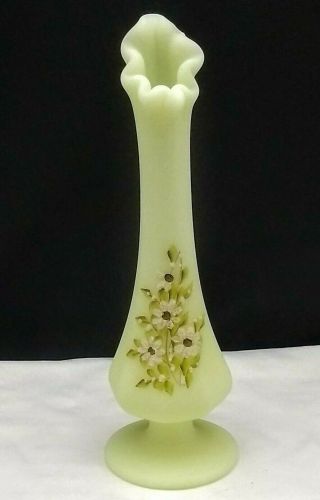 Fenton Art Glass Daisies On Custard Satin Bud Vase 9056 - Dc Signed " J Stevens "