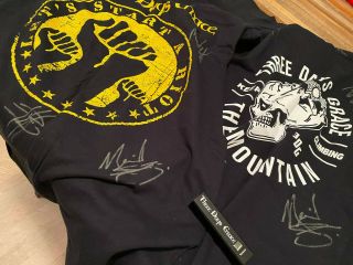 Three Days Grace - One T - Shirt Signed By The Band Plus One Branded Power Bank