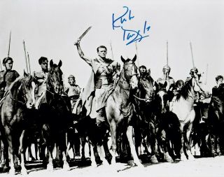 Kirk Douglas Signed Spartacus 8x10 W/ Gladiator On Horseback Leads His Army