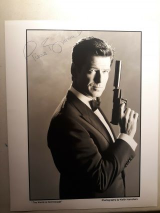 Pierce Brosnan Signed B/w Photo “the World Is Not Enough " James Bond