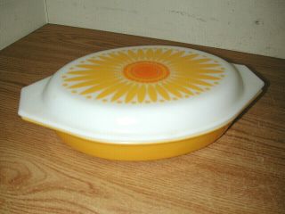 Vintage Pyrex 1.  5 Quart Yellow Sunflower Divided Oval Casserole Dish With Lid