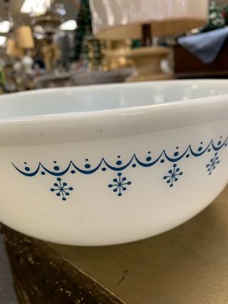 Vintage Pyrex Snowflake Blue Garland Mixing Bowl 404 4qt