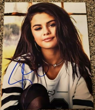 Sexy Smile Selena Gomez Authentic Signed Autographed 8x10 Photo