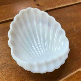 Vintage White Milk Glass Sea Shell Soap Dish Trinket Holder – 5.  5 X 4.  25 Inches