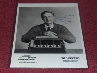 Mister Rogers Signed Autographed 8x10 Photo Autograph World Fred Rogers