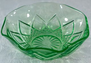 Hazel Atlas Glass Green Berry Bowl Diamond Arches Scalloped Vaseline Glows