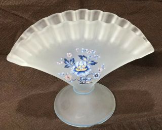Perfect Vintage Westmoreland Satin Glass Fan Vase W/ Blue Flowers