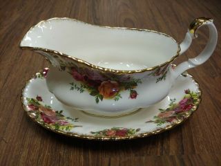 Set Royal Albert Old Country Roses Gravy Boat & Underplate Liner England