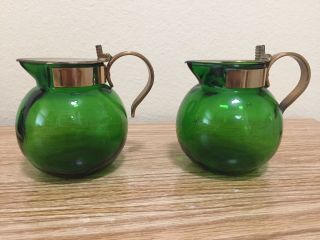 2 Paden City Emerald Glo Syrup Pitchers With Etched Stars And Lids