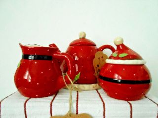 10 Strawberry Street North Pole Bed And Breakfast 5 Piece Santa Teapot Set