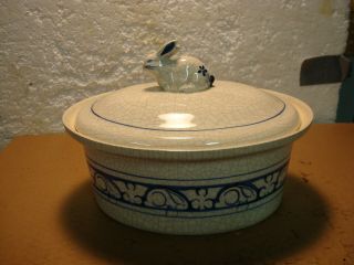 Dedham Pottery Bunny Rabbit Blue White Crackle Casserole - Q,  B 93