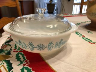 Pyrex Frost Garland 023 Promotional Hostess Casserole 1.  5 Qt,  With 623 - C Lid.