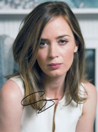 Emily Blunt Signed 8x10 Auto Photo In