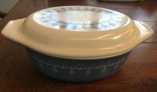 Vintage Pyrex 043 1 1/2 Qt Oval Casserole With Lid Blue Snowflake Garland