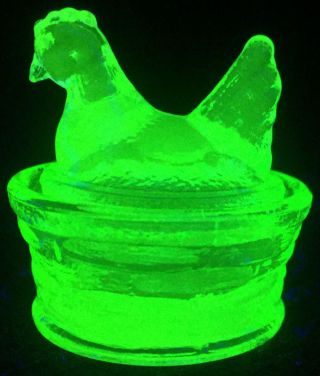 Green Vaseline Glass Salt Dip Hen Chicken On Nest Basket Dish Uranium Cellar Art