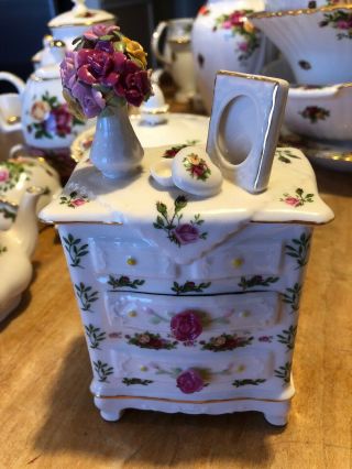 Royal Albert Old Country Roses Dresser Musical Box W/applied Flowers