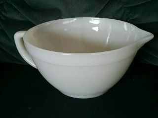 Vintage Fire King Batter Mixing Bowl With Pour Spout And Handle Ivory