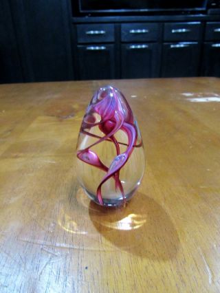 Geg Glass Eye Studios Clear Egg Shaped Art Glass Paperweight W/cranberry Swirl