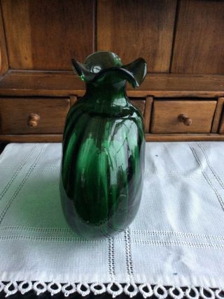 Mid Century Modern Emerald Green Art Glass Vase 5.  5” 2