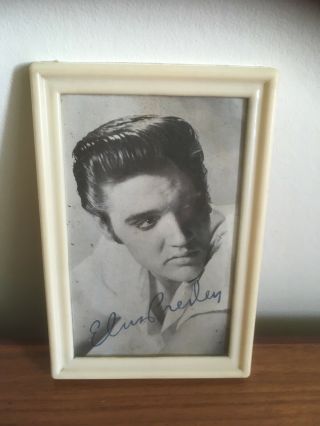 1950’s Retro Elvia Presley Signed Photo In Plastic Frame (b3)