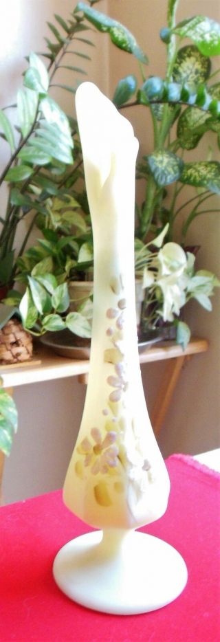 Vintage Hand Painted Daisies On Custard Glass Bud Vase Footed By Fenton Signed