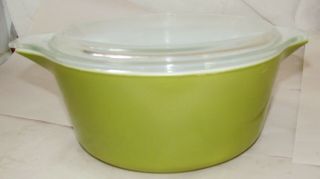 Pyrex 475b Verde Avocado Green 2 - 1/2 Qt Handled Bowl - - - - With Lid