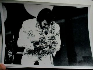 Unseen - Army - - Photo - Elvis Singing At The " Aloha From Hawaii " Special.  1