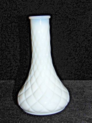 Vintage White Milk Glass Bud Vase Diamond Pattern 6 " Tall 4062 3 Bottom 