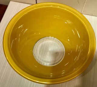 Pyrex 323 1.  5 L Vintage Corning Yellow Mixing Bowl With Clear Bottom 8 1/2 