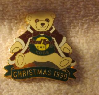 Hard Rock Cafe Pin Kobe X - Mas 99 - White Teddy Bear In Santa Costume (4034) 1999