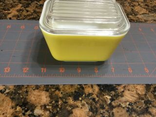 Yellowish Pyrex Fridge Dish With Lid 501 1 1/2 Cup Vintage Old
