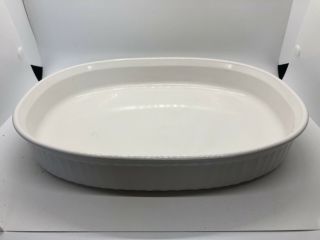Corning Ware 2.  5 Quart Casserole Dish White Oval Usa