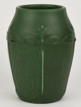 HAMPSHIRE POTTERY MATTE GREEN ARTS AND CRAFTS VASE DECORATED WITH FLOWERS 3