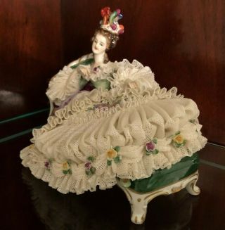 VINTAGE VOLKSTEDT DRESDEN PORCELAIN LACE FIGURINE WOMAN SITTING IN CHAISE 3