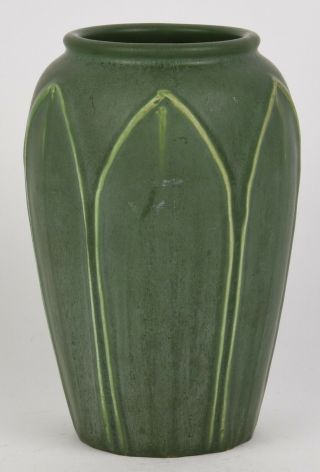 HAMPSHIRE POTTERY MATTE GREEN ARTS AND CRAFTS VASE DECORATED WITH LEAVES 3