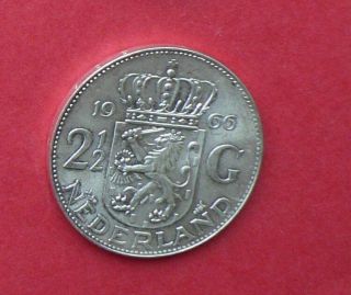 Dutch Silver Coin Queen Juliana 2 1/2 Guilder 2 1/2 Gulden Dated 1966 (c)