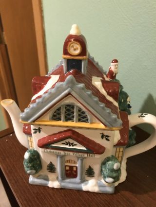 Spode Christmas Tree Village Town Hall Teapot Ceramic 2002 Mib