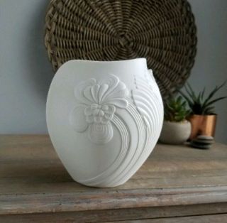 Op Art White Vase Ak Kaiser Germany Hibiscus Signed M Frey 0325 Bisque Porcelain