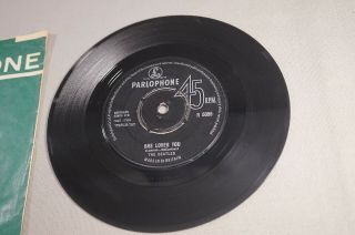 VINTAGE 45 RPM RECORD - THE BEATLES SHE LOVES YOU / PARLOPHONE 2