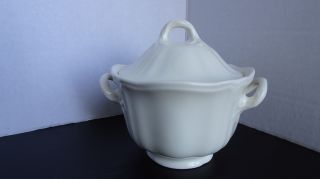 Wedgwood Queens Shape Plain Sugar Bowl & Lid Cream Off White Etruria Barlaston