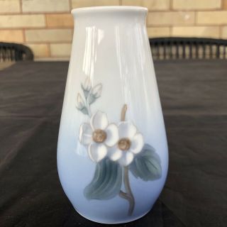 Vintage B&g Copenhagen Denmark Vase Hand Painted White And Blue Floral Flowers