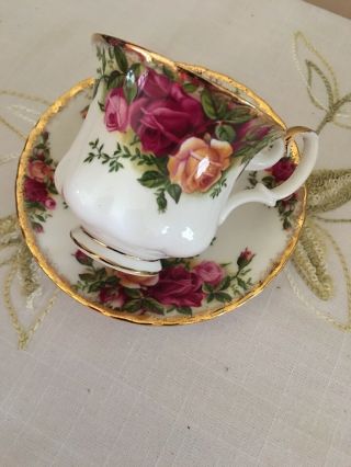 Vintage Royal Albert Old Country Roses Tea Cup / Saucer Bone China England