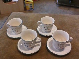 Pfaltzgraff Set Of 4 Winterberry Cups And Saucers